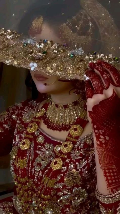 Lehnga Look, Bridal Makeup Pictures, Herbal Tea Recipes Homemade, Bridal Makeup Videos, Bollywood Makeup, Pakistani Bridal Makeup, Pre Wedding Videos, Bridal Lehenga Designs, Bridal Makeover