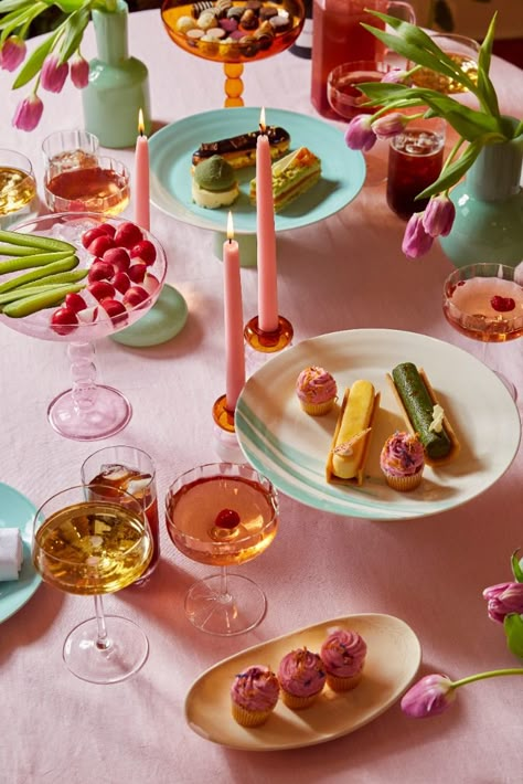 This year, we're giving Mum the wine and dine she deserves. How beautiful is this feminine high tea tabletop look, styled by Jessica Nguyen? Lunch Table Settings, Jessica Nguyen, Colorful Tablescapes, Table Scaping, Chocolate Shots, Setting Table, Lunch Table, Picnic Theme, Ladies Lunch