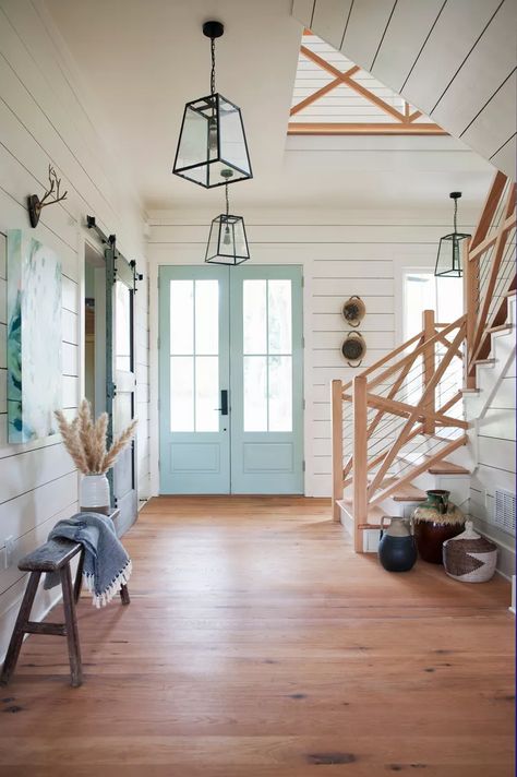 35 Coastal Farmhouse Ideas for Every Room House Foyer Ideas, Ideas Entryway Entrance, Kitchen Ideas Farmhouse Style, Beach House Foyer, Farmhouse Coffee Bar Ideas, Country Kitchen Ideas Farmhouse Style, Costal Farmhouse, Coastal Farmhouse Living Room, House Foyer