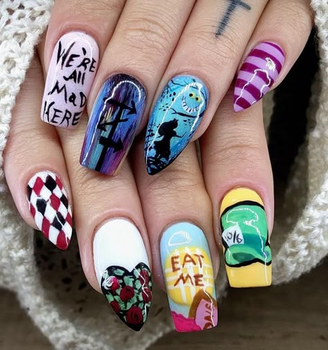 Mad Hatter Nails Acrylic, Mad Hatter Nail Art, Alice In Wonderland Nails Designs, Mad Hatter Nails, Cheshire Cat Nails, Tim Burton Nails, Alice In Wonderland Nail Art, Alice Nails, Clawed Beauty