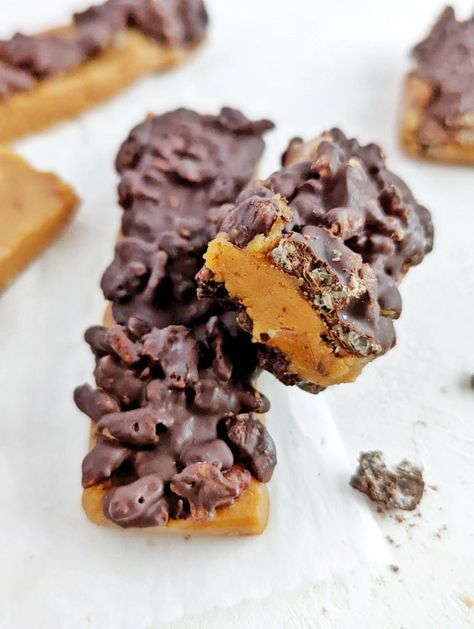 Easy No Bake Recipes, Snickers Protein Bar, Crunch Protein Bar, No Bake Recipes, Protein Cupcakes, Chocolate Rice Krispies, Healthy Pantry, Chocolate Cereal, Protein Recipe