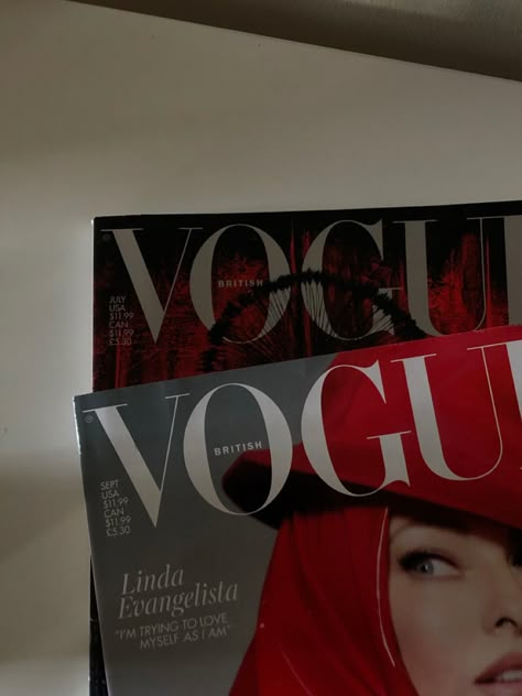 Red Vogue Cover, Red Vogue Aesthetic, Red Girly Aesthetic, Devil Wears Prada Aesthetic, Fashion Student Aesthetic, Vogue Office, Rouge Aesthetic, Vogue 2022, Vogue Aesthetic