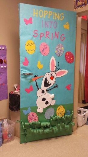 Our Olaf Easter / spring door. Easter Classroom Door, Spring Classroom Door, Easter Bulletin Boards, Easter Classroom, Classroom Door Decorations, Spring Door Decoration, Kindergarten Decorations, Classroom Door Ideas, Thanksgiving Classroom