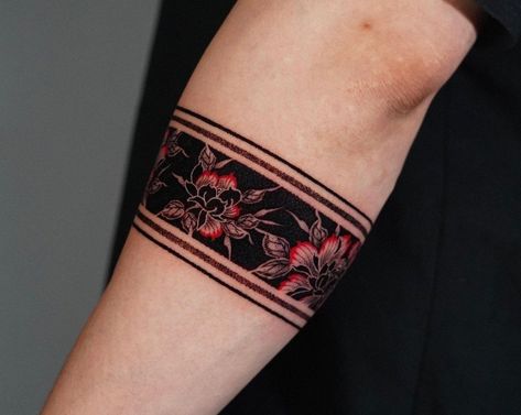 Bicep Band Tattoo, Band Tattoos For Men, Cuff Tattoo, Unique Wrist Tattoos, Forearm Band Tattoos, Bracelet Tattoo, Band Tattoo Designs, Band Tattoos, Armband Tattoo Design