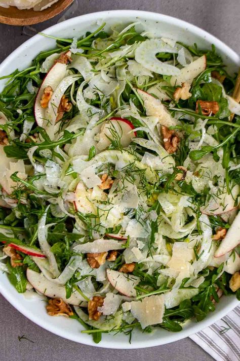 Fennel Apple Salad Arugula Fennel Salad, Raw Fennel Salad, Recipe With Fennel, Lasagna Side Salad, Seasonal Salads Winter, Leek Salad Recipes, January Seasonal Recipes, Apple Arugula Salad, Endives Recipes