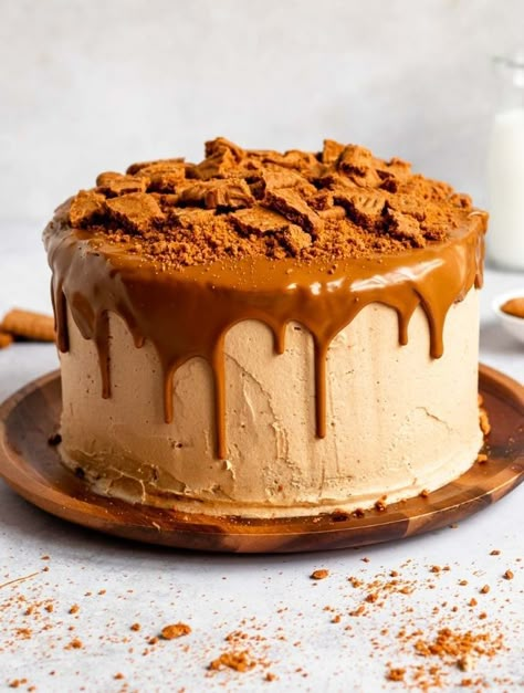 Lotus Biscoff Cake - Rich And Delish Cake Biscoff, Lotus Biscoff Cake, Biscoff Buttercream, Small Chocolate Cake, Lotus Cake, Mary Berry Recipes, Biscoff Cake, Biscoff Recipes, Biscoff Cheesecake