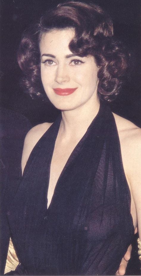 Sean Young Brunette Actresses, Sean Young, Young Actresses, Celebrities Female, Favorite Celebrities, Pretty Woman, Most Beautiful, Hollywood, Actresses