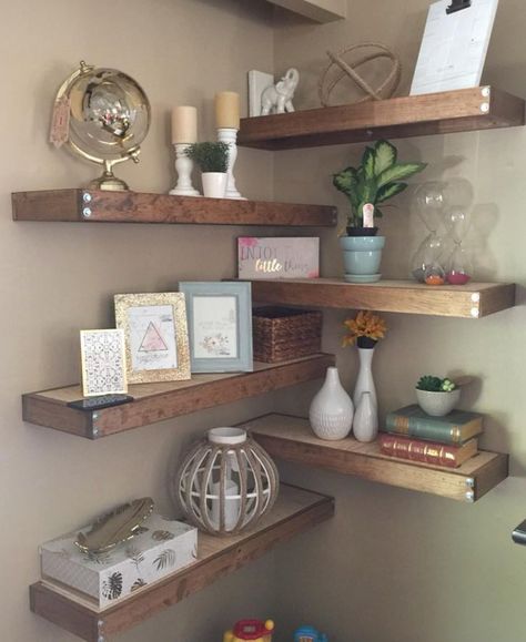 Corner Shelf Decor Living Room, Corner Floating Shelves Living Room, How To Decorate Floating Shelves, Empty Corner In Living Room Ideas, Corner Shelf Decor, Corner Floating Shelves, Corner Shelf Ideas, Business Office Decor, Floating Shelves Living Room