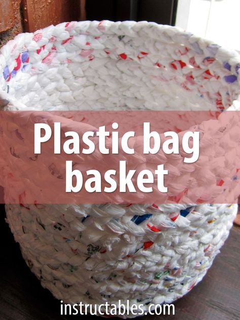 No knitting or crochet required. Just some sewing and braiding! #upcycle Plastic Bag Basket, Plastic Bag Crafts, Recycled Plastic Bags, Diy Upcycling, Recycled Projects, Upcycle Projects, Upcycled Crafts, Recycled Crafts, Plastic Bags