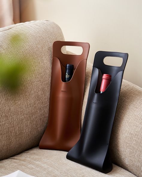 Keep your wine cool and protected on the go with our stylish Portable Wine Tote Bag：#TipsyPocket. Perfect for party, travel, picnic, camping, weddings, graduations, celebration, festival event, and it doubles as a charming flower vase! #winebags #gradodesign #gradoliving #ourgrado #vase #livingroom #winebags #alcoholbags #giftbags Wine Tote Bag, Wine Tote, Wine Bag, Wine Cooler, O Design, Flower Vase, Gift Bags, Business Ideas, The Go