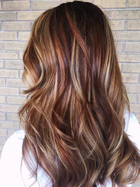 Brownish Red Hair, Red Hair With Blonde Highlights, Blonde Summer, Rambut Brunette, Blond Ombre, Red Blonde Hair, Ombre Blond, Red To Blonde, Red Brown Hair