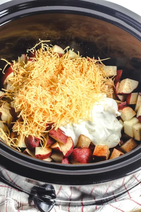 Ranch Dressing Potatoes, Potatoes In Slow Cooker, Cheesy Red Potatoes, New Years Day Food, Red Skin Potatoes Recipe, Crockpot For Two, Cheesy Bacon Ranch Potatoes, Crockpot Vegetarian Recipes, Ranch Potato Recipes