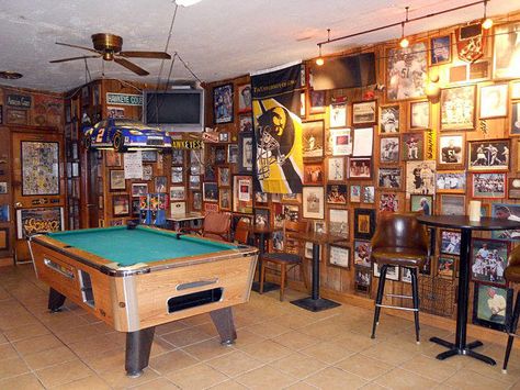 The Best Dive Bar in 31 Chicago Neighborhoods Basement Dive Bar, Basement Speakeasy, Cowboy Bar, Cowboys Bar, Chicago Sports Teams, Juke Joints, Bar Stuff, Dive Bars, Future Man