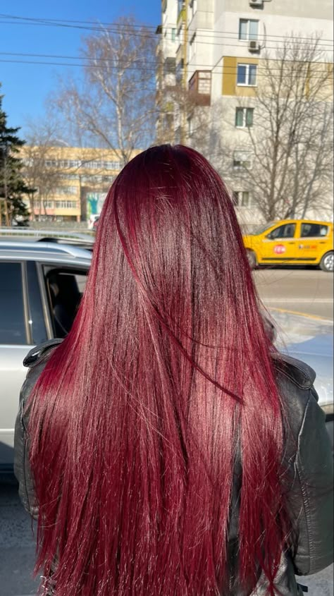 Red Hair With Peekaboo Highlights, Pelo Color Vino, Burgandy Hair, Cherry Hair Colors, Wine Hair Color, Dark Red Hair Color, Red Hair Looks, Cherry Red Hair, Wine Red Hair