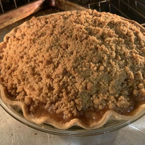 Blue Ribbon Apple Crumb Pie Apple Crumb Pie Recipe, Simple Apple Pie, Simple Pie, Apple Crumb Pie, Crumb Pie, Bakery Goods, Apple Crumb, Easy Apple Pie, Apple Dessert Recipes