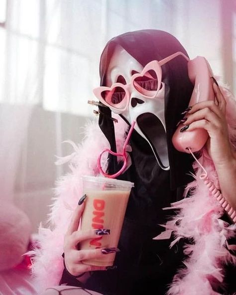 ᴛʜᴇ ʜᴏʀʀᴏʀ ɢᴀʟʟᴇʀʏ on Instagram: "💕🖤 @sarahsmile_photo" Mask, Halloween, Pink, On Instagram, Instagram