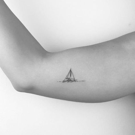 Sailing Tattoo, Infinity Tattoo On Wrist, Grey Ink Tattoos, Sailboat Tattoo, Boat Tattoo, Tattoo Shirt, Muster Tattoos, Geniale Tattoos, Incredible Art