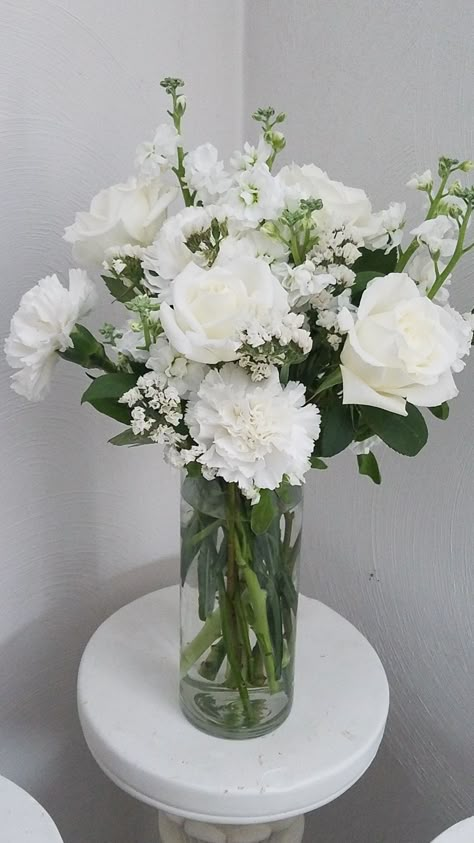 White Flower Vase Arrangements, White Carnation Flower Arrangements, White Carnation Arrangements, Wedding Carnations Centerpieces, White Carnations And Eucalyptus, White Carnations Centerpieces, White Roses Arrangement Vase, Flowers Vase Arrangements, Diy White Wedding Centerpieces