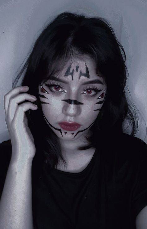 #sukuna #makeup #jujutsunokaisen #ispiration #anime "Even if the parts of me that are inside you die, eighteen other fragments of my soul remain". Eyeliner Anime, Sukuna Makeup, Anime Tutorial, Makeup Inspo, My Soul, Eyeliner, Halloween, Makeup, Anime