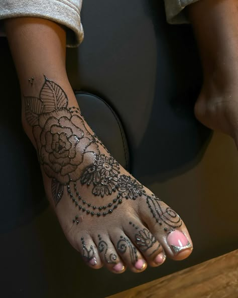 Foot henna 😍😍😍 Book me for your henna 🩷 . . . If viewing follow || @thehennatrap to view more 📸 ALWAYS ACCEPTING NEW CLIENTS 🩷 Located : Polk county 🌴 . . . #henna #hennadesign #hennaartist #hennatattoo #hennadesigns #hennainspire #hennalove #tampahennaartist #tampahenna❤️‍🔥 #fyp #explorepage Henna Designs On Foot, Henna Tattoo Designs Foot, Henna On Foot, Henna Designs Foot, Henna Tattoo Designs Leg, Henna Foot Designs, Foot Henna Designs, Henna Foot, Bday Aesthetic