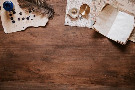 Photo vintage desk concept with copyspac... | Premium Photo #Freepik #photo #book-top-view #antique #old-map #retro-background Desk Top View, Table Top View, Vintage Compass, Old Desks, Retro Table, Wooden Table Top, Old World Maps, Antique Clock, Antique Desk