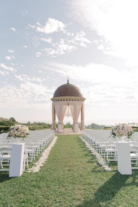 Wedding Rp, Tuscany Wedding Venue, Marriage Venues, Pelican Hill Resort, Pelican Hill Wedding, Wedding Ceremony Florals, Hill Resort, Pelican Hill, Wedding Altar