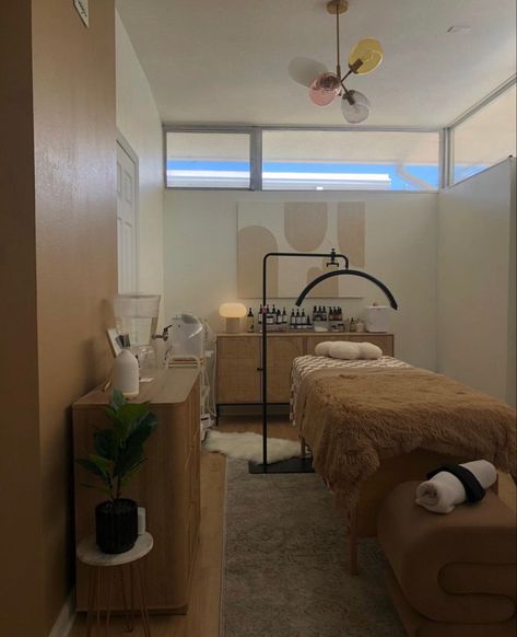 Earthy Spa Room Ideas, Relaxing Esthetician Room, Esti Room Ideas, Dark Spa Room Ideas Estheticians, Beauty Esthetician Room, Tiny Esthetician Room, Orange Esthetician Room, Earthy Lash Room, Esthetician Green Aesthetic