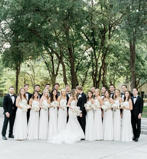 Large Bridal Party Ceremony, Huge Wedding Party, Bridal Party In White, White Dress Bridal Party, All White Bridal Party Bridesmaids, Platinum Bridesmaid Dresses, White Bridesmaid Dresses With Bride, All White Wedding Bridesmaids, Off White Bridesmaid Dresses