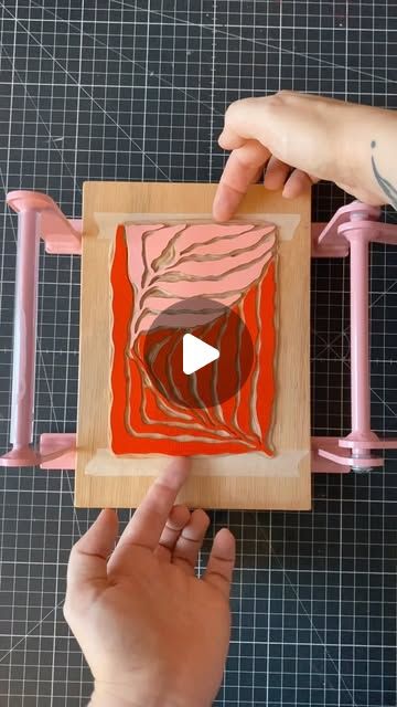 Frieda on Instagram: "Wanna know an easy way to print multi colored blocks in one go? Watch and learn 😁😁  #linocut #linoprint #printmaking #linolschnitt #handmade #linoldruck #blockprinting #abstractart" Diy Linocut Press, Linocut Ideas Easy, Linocut Easy, Easy Lino Print Ideas, Lino Print Ideas Simple, Easy Linocut, Lino Print Ideas Easy, Linocut Art Simple, Linoprint Art