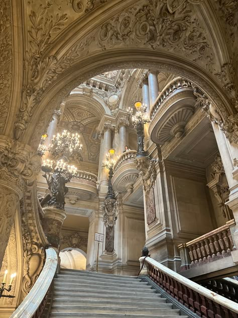 Castle Pillars, Royal Palace Aesthetic, Old Architecture Aesthetic, Fancy Architecture, Chateau Aesthetic, Castles Aesthetic, Castle Aesthetic Interior, Kueez New, Dinner Party Christmas