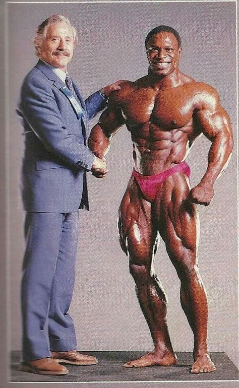 Joe Wieder & Lee Haney Bodybuilding Poses, Male Figure Reference, Lee Haney, Arnold Schwarzenegger Bodybuilding, Schwarzenegger Bodybuilding, Joe Weider, Mr Universe, Muscular Male, Bodybuilding Nutrition