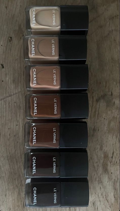 Shades of brown Chanel nail polish 🤎 Golden Brunette, Terrence Loves You, Brunette Aesthetic, Virgo Rising, Chanel Nail Polish, Chanel Nails, Chocolate Girls, Warm Tone, Coffee Espresso