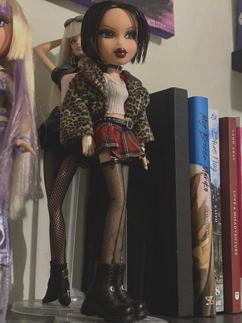 Bratz Aesthetic, Bratz Doll Outfits, Brat Doll, Bratz Girls, Nana Osaki, Bratz Inspired Outfits, Doll Aesthetic, Doll Outfits, Monster High Doll