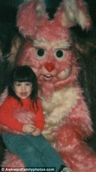 Psychotic bunnies, terrified children and a man dressed as a 'rabbit of the night'...these are the family Easter photos that probably never made the album Vintage Bizarre, Images Terrifiantes, Easter Bunny Costume, Awkward Photos, Creepy Vintage, Awkward Family Photos, Creepy Images, Creepy Pictures, Weird Images