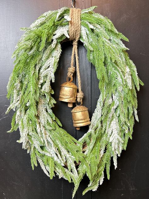 Winter greenery wreath, Norfolk pine wreath, Christmas flocked greenery wreath, snowy Christmas wreath, oval farmhouse Christmas wreath by WreathsByNadia on Etsy Oval Christmas Wreath, Outdoor Holiday Planters, Holiday Planters, Diy For Christmas, Oval Wreath, Winter Planters, Farmhouse Christmas Wreath, Winter Farmhouse, Norfolk Pine