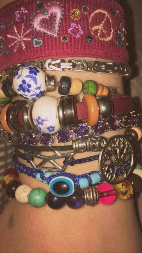 Hippie Fashion Aesthetic, Tumblr College, Rings Hippie, Y2k Instagram, Mundo Hippie, Alt Y2k, Hippie Accessories, Collage Photography, Piskel Art