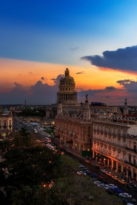 Check out this article for the best food and restaurant in Havana. The Best Things to do in Havana, Cuba at night and the best Havana entertaiment, cultural and restaurant tips and hidden gems. From exploring the best Cuban food in Havana Vieja and taking classic car rides to finding the best rooftops and the secret Cuban spots. #havana #cuba #travel #Caribbean #thingstodo #cuban #cubatravel #havana #barsinhavana #havanacuba #havanafood Cuba Aesthetic Night, Havana Cuba Beach, Cuba Travel Aesthetic, Cuba Havana Aesthetic, Cuba Scenery, Havana Cuba Aesthetic, Cuban Photography, Havana Aesthetic, Cuba Night