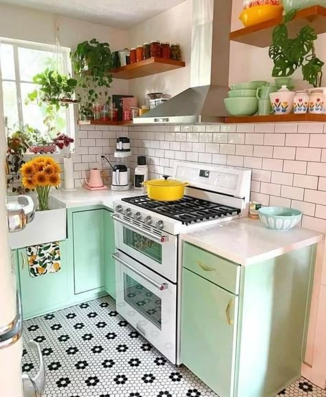 Colorful Cottage Core Kitchen, Retro Tiny Kitchen, Eclectic Minimalist Decor Kitchen, Cute Retro Kitchen, Pastel Eclectic Kitchen, Small Funky Kitchen, Kitchen Inspo Colorful, Retro Apartment Kitchen, 1950s Inspired Kitchen