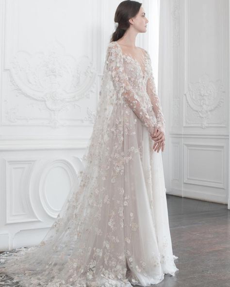 Paolo Sebastian The Nutcracker Fairy Queen Gown #wedding #celebrity #priyankachopra #nickjonas #ralphlauren #getthelook #weddinggown #weddingdress Queen Gown, Prom Dresses Off The Shoulder, Ivory Lace Wedding Dress, Paolo Sebastian, Ombre Prom Dresses, 파티 드레스, Fairy Queen, Lace Wedding Dress Vintage, Wedding Gowns Vintage