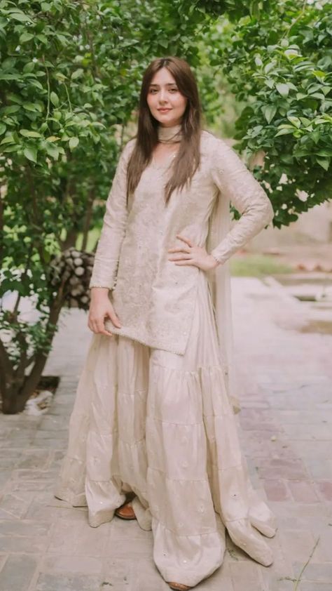 Garara Designs, Friend Dp, Denise Mercedes, Long Party Gowns, Sana Javed, Stylish Outfits Casual, Eid Dress, Pakistani Women Dresses, Different Body Types