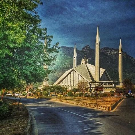 faisal mosque Faisal Mosque Painting, Faisal Mosque Drawing, Masjid Art, Pakistan Painting, Faisal Masjid, Faisal Mosque, Sultan Qaboos Grand Mosque, Pakistan Art, Iphone Wallpaper Yellow