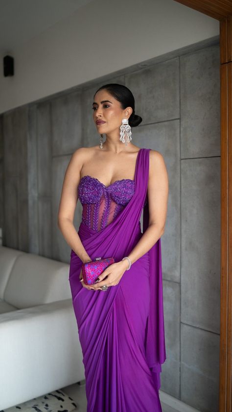 Label Prerna Mehra Indian Designer Clothing (@labelprernamehra) • Instagram photos and videos Made Up Saree Designs, Blouse Designs For Skirts Indian, Corset Saree Outfit, Corset Traditional Dress, How To Style A Saree, Corset Blouse Saree, Outfit For Reception, Wedding Indian Outfit, Wedding Outfits For Guest