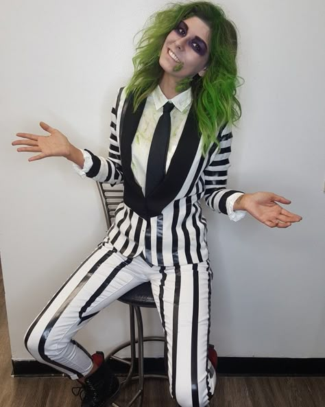 Halloween Costumes Ideas For Women, Beetlejuice Halloween Costume, Halloween Costumes Women Scary, Best Diy Halloween Costumes, Beetlejuice Costume, Best Couples Costumes, Beetlejuice Halloween, Halloween Coustumes, Hallowen Costume