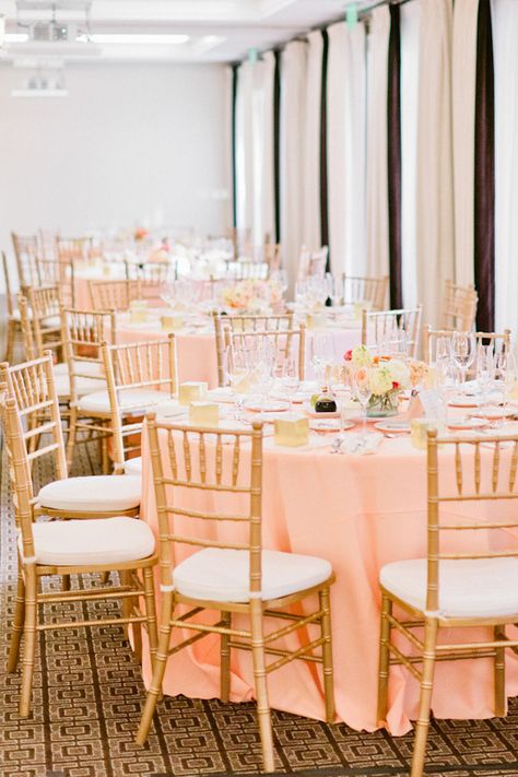 Peach Wedding Decorations, Orange Weddings, Cake Rustic, Wedding Peach, Cake Tables, Pinterest Wedding, Wedding Mandap, Luxury Vehicles, Wedding Table Flowers