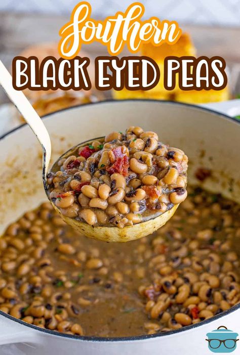 Southern Black Eyed Peas - The Country Cook Southern Black Eyed Peas Recipe, Black Eyed Peas Recipe Crock Pot, Blackeyed Pea Recipes, Cooking Black Eyed Peas, Southern Black Eyed Peas, Pulled Turkey, Black Eye Peas, Blackeyed Peas, Black Eyed Peas Recipe