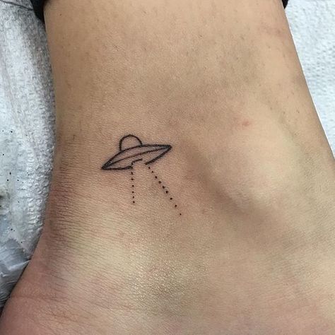 Alien Minimalist Tattoo, Small Ufo Tattoo, Small Spaceship, Cryptid Academia, Tattoo Alien, Spaceship Tattoo, Easy Tattoos, Ufo Tattoo, Supernatural Tattoo