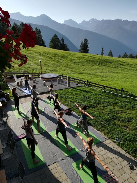 Outside Yoga, Outdoor Event Ideas, Austria Hiking, Plant Based Meals, Fitness Retreat, Activities For All Ages, Group Yoga, Tyrol Austria, Yoga Club