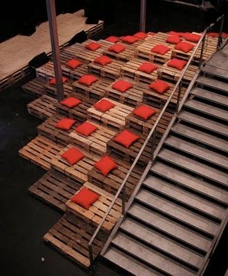 Palletvilion: references Pallet Stairs, Cheap Patio Furniture, Seating Design, Park Ideas, Shipping Pallets, Public Seating, Recycled Pallet, Outdoor Office, Recycled Pallets