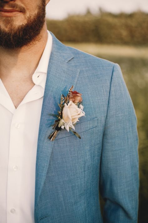 Boho Wedding Groom, Casual Groom, Casual Groom Attire, Beach Wedding Groom, Wedding Suit Ideas, Casual Grooms, Chic Wedding Inspiration, Wedding Outfits For Groom, Thrifted Decor