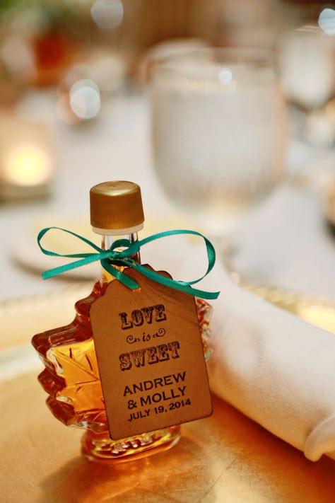 Syrup Wedding Favors, Summer Wedding Guest Dress, Canadian Wedding, Martha Washington, Candy Wedding Favors, Edible Wedding Favors, Elegant Wedding Favors, Wedding Bottles, Best Wedding Favors